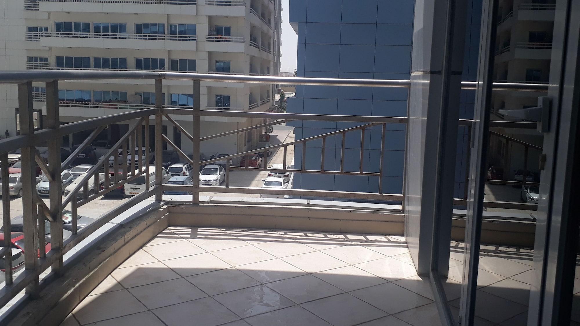 Al Waleed Palace Hotel Apartment Al Barsha Dubai Exteriör bild