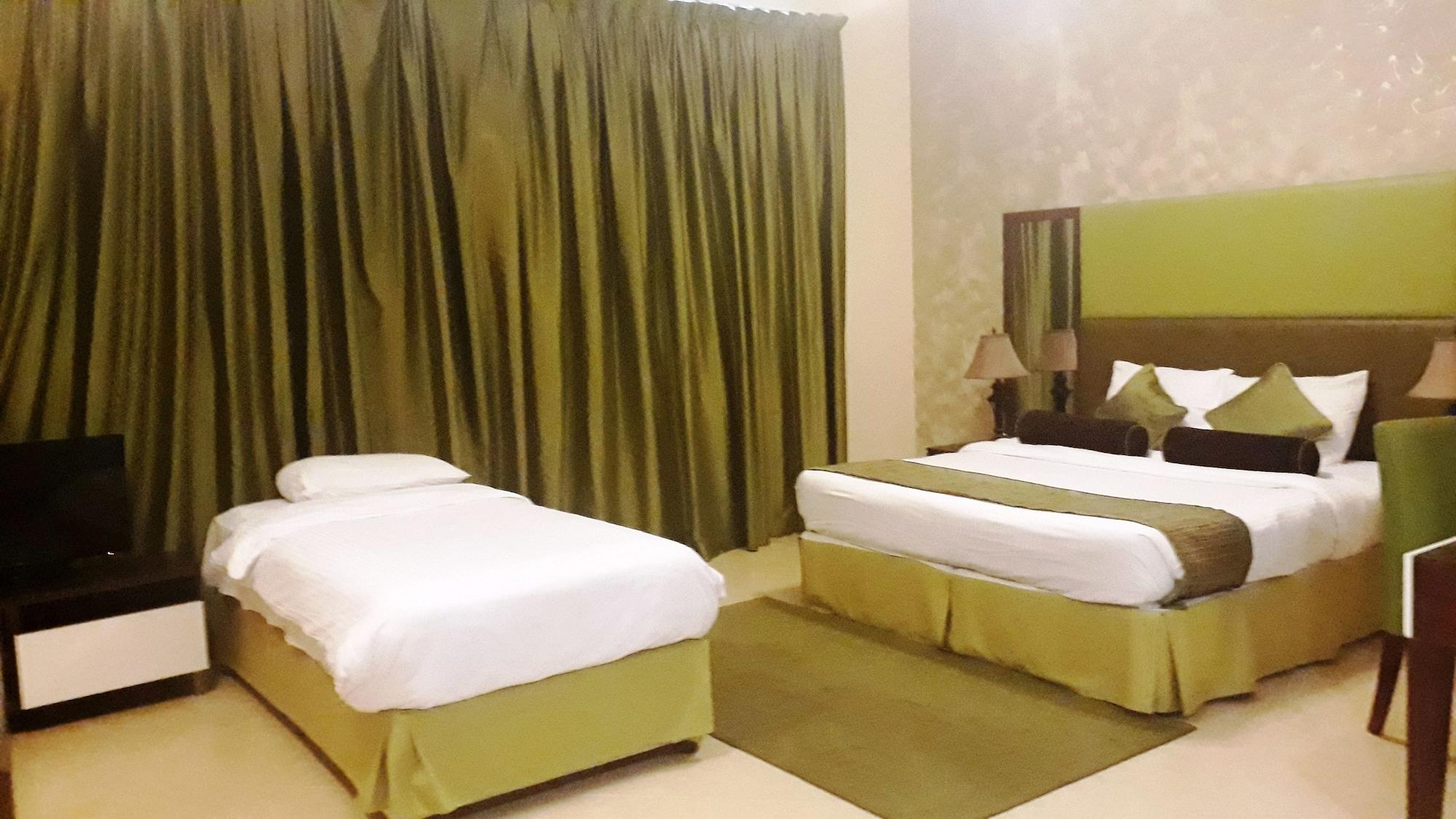 Al Waleed Palace Hotel Apartment Al Barsha Dubai Exteriör bild