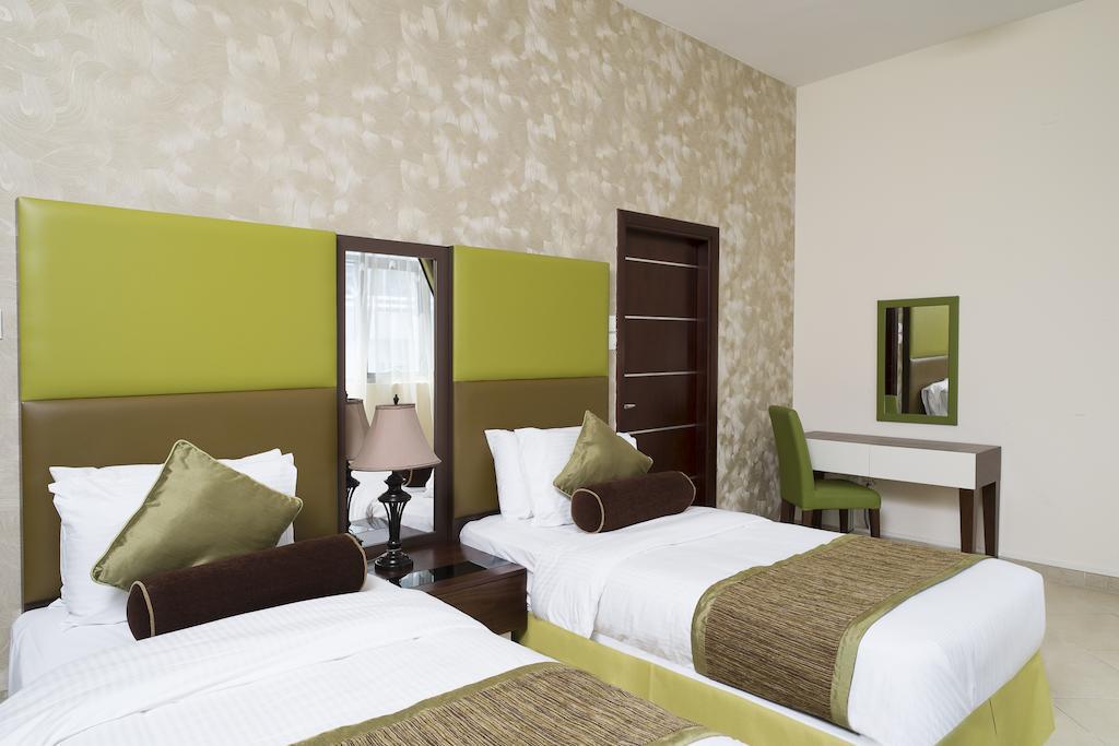 Al Waleed Palace Hotel Apartment Al Barsha Dubai Exteriör bild