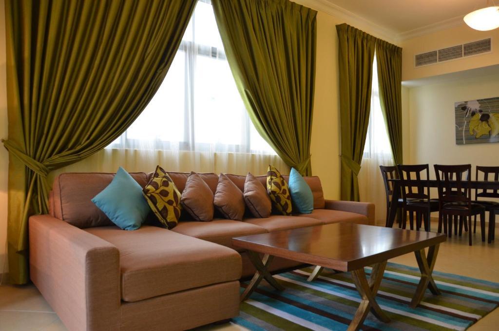 Al Waleed Palace Hotel Apartment Al Barsha Dubai Exteriör bild