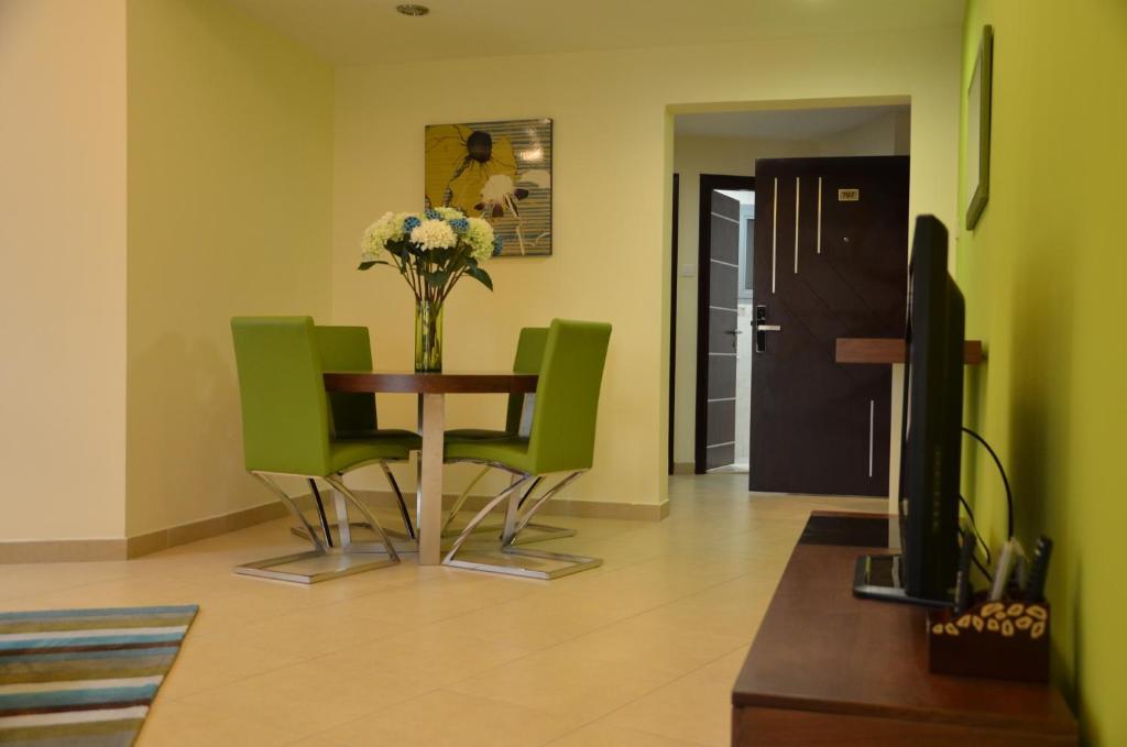Al Waleed Palace Hotel Apartment Al Barsha Dubai Exteriör bild