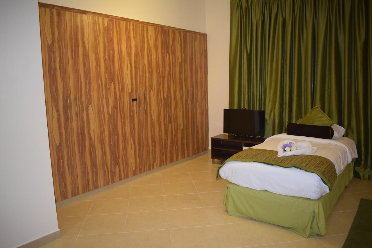 Al Waleed Palace Hotel Apartment Al Barsha Dubai Exteriör bild