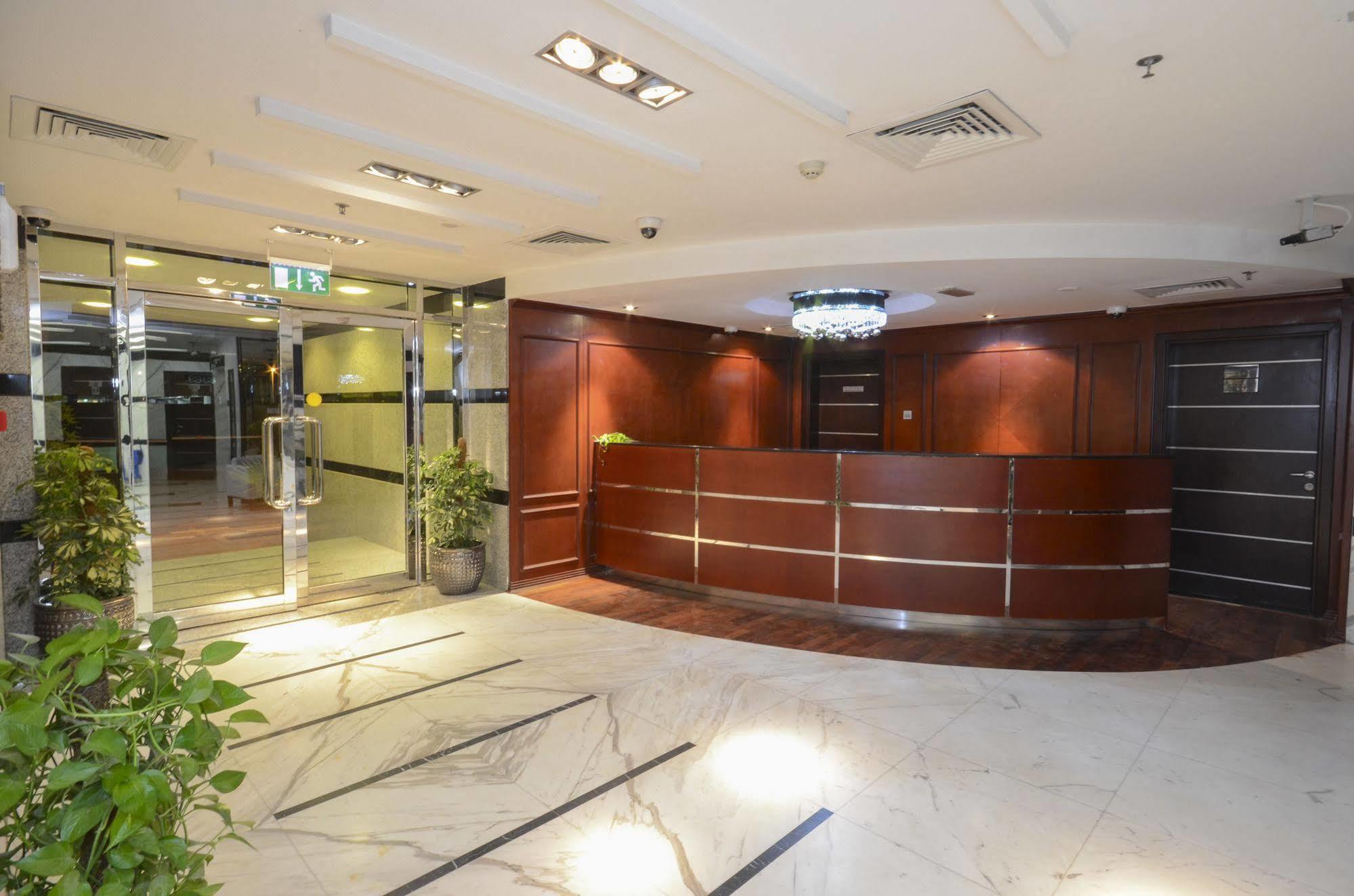 Al Waleed Palace Hotel Apartment Al Barsha Dubai Exteriör bild